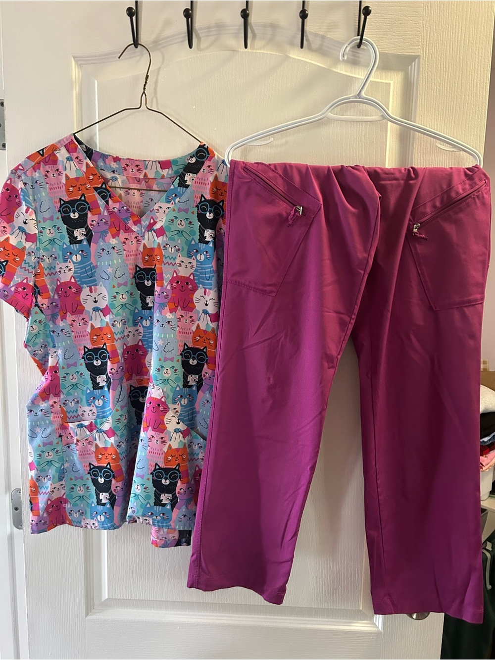 Women’s Scrub Sets - Picture 5 of 7